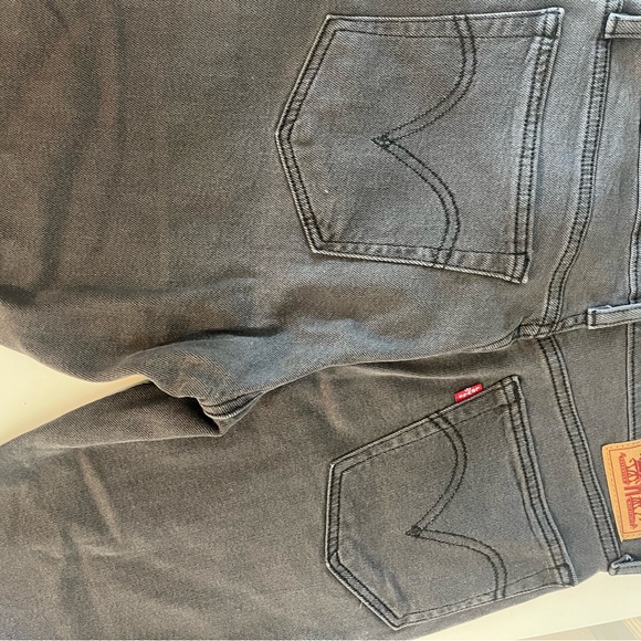 Women’s Levi wedgie jeans - Picture 2 of 6